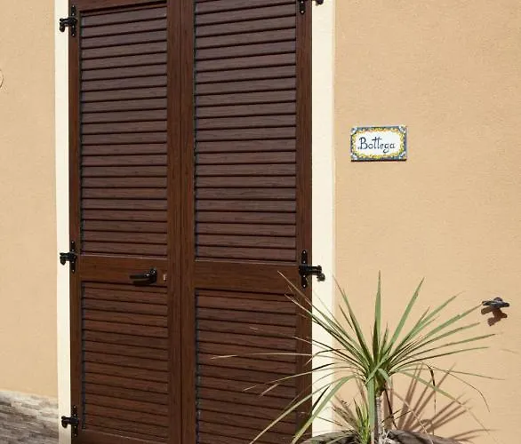 Casa Zu Ciano מלון דירות 3*